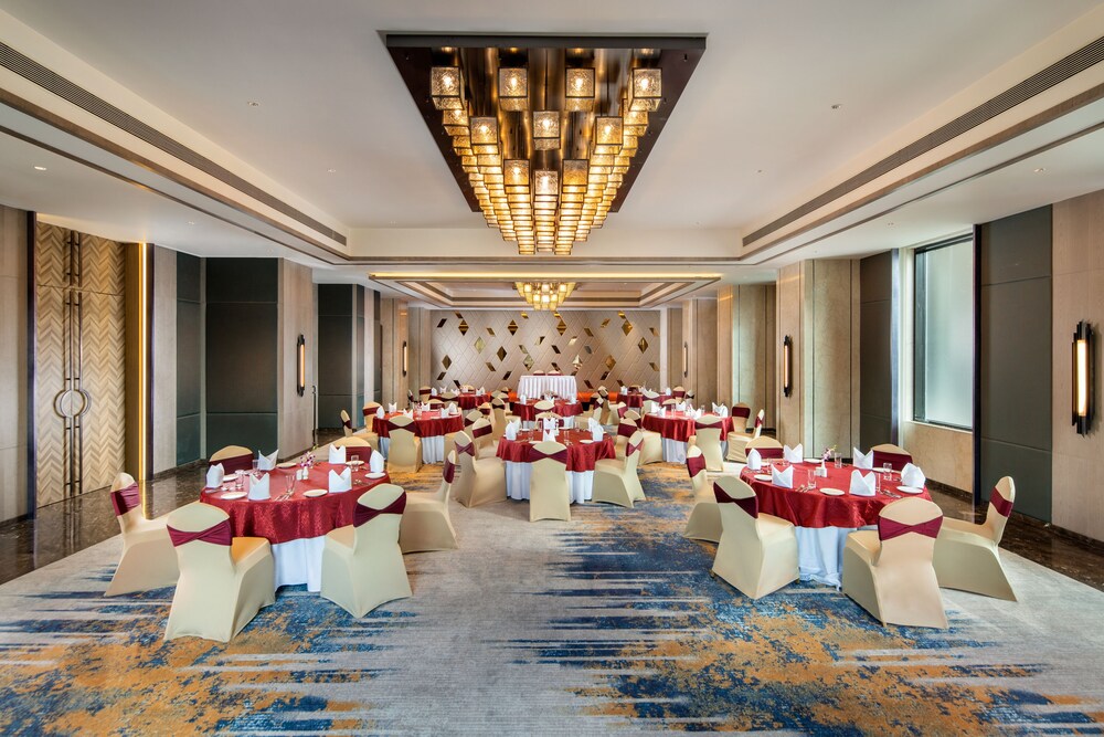 Royal Hometel Suites Dahisar-Mumbai
