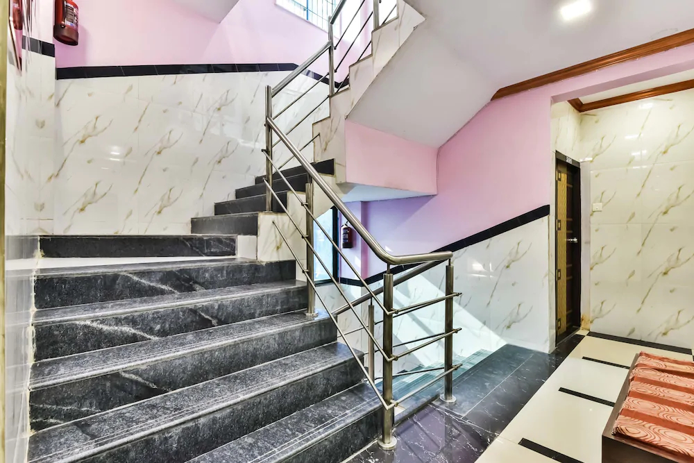 Shreesai Guestline by OYO Rooms