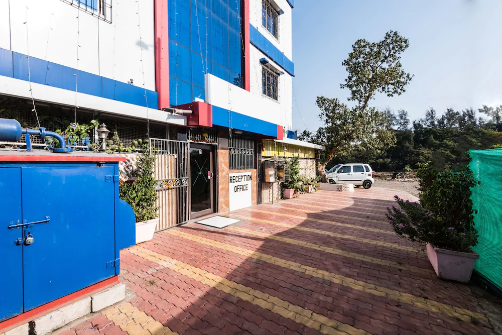 Shreesai Guestline by OYO Rooms