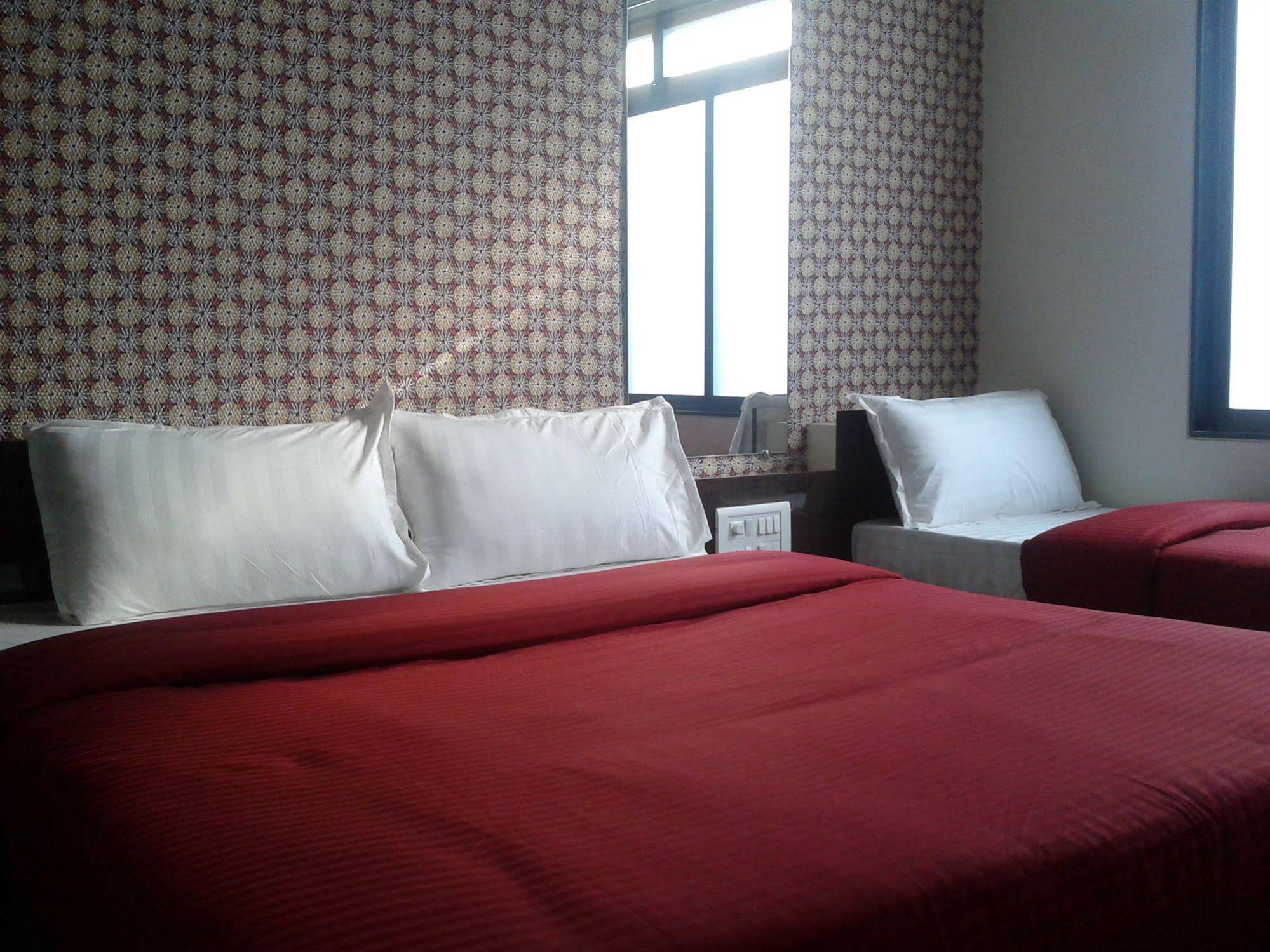 Skyway Inn