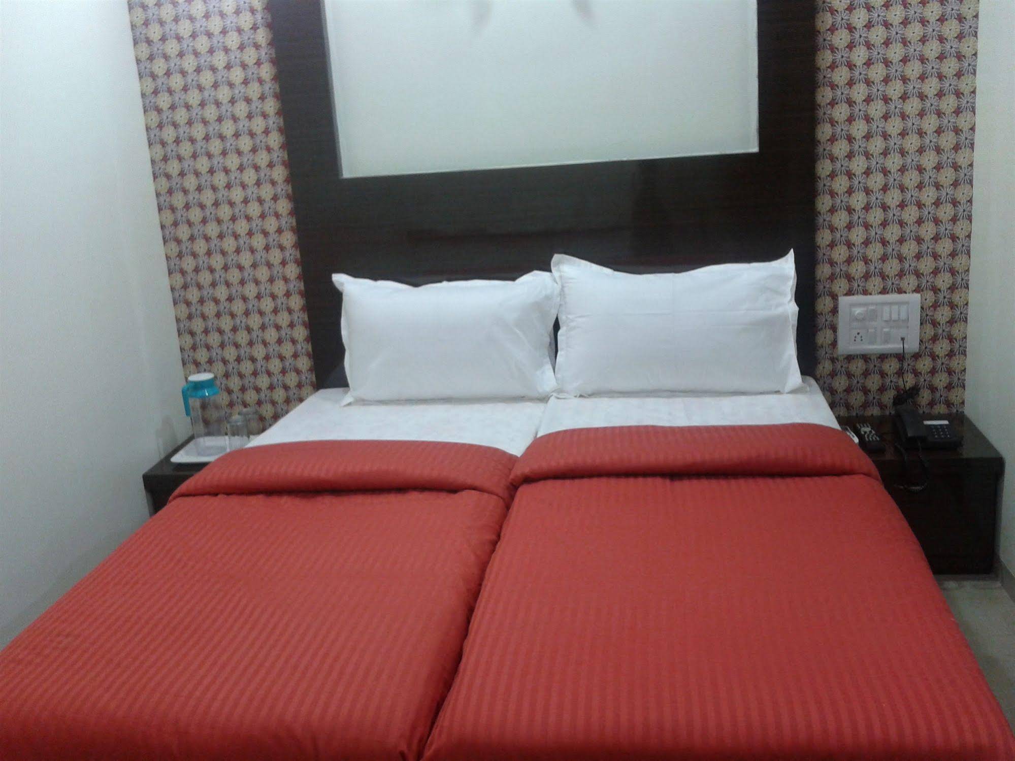 Skyway Inn