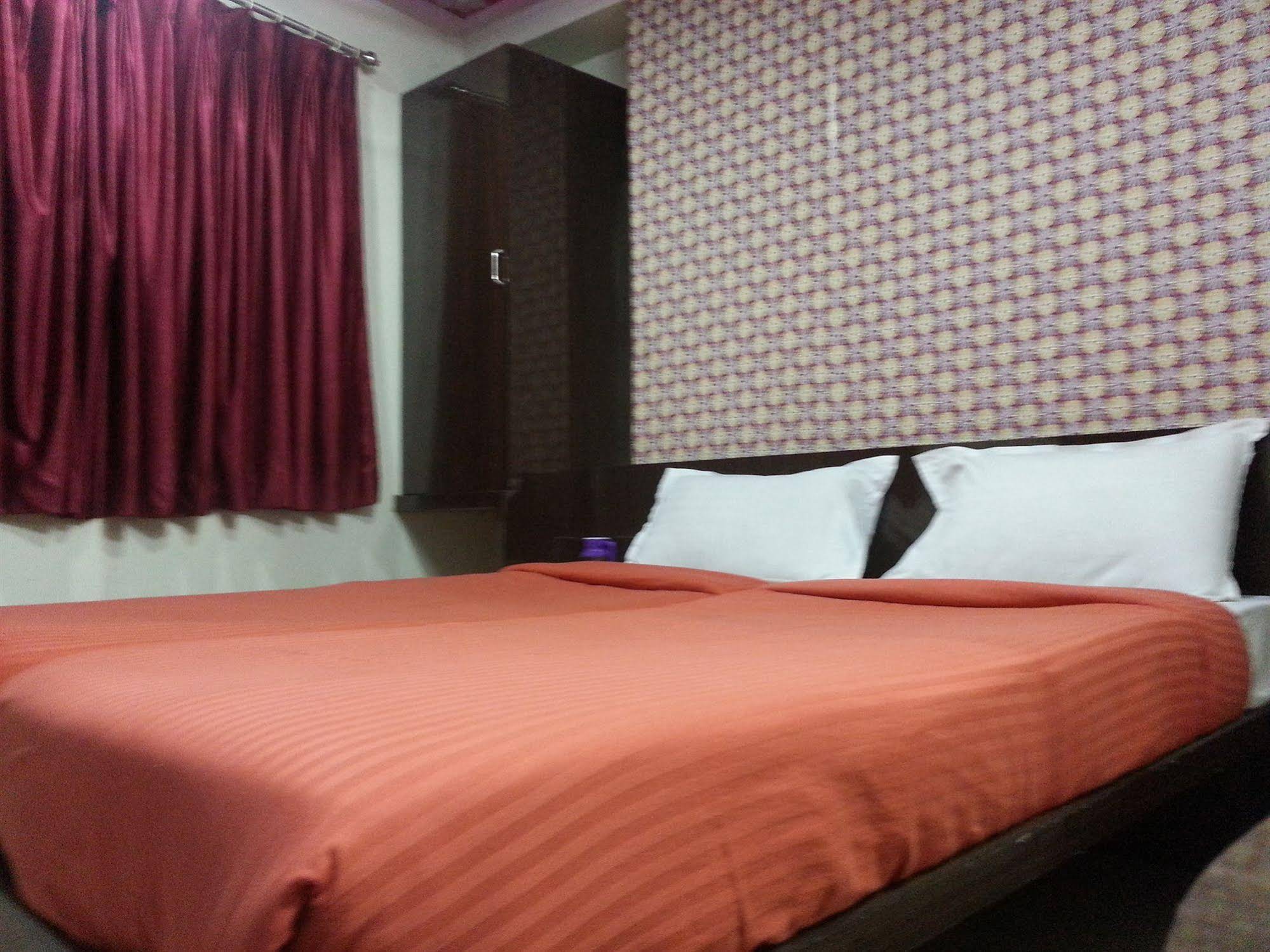 Skyway Inn