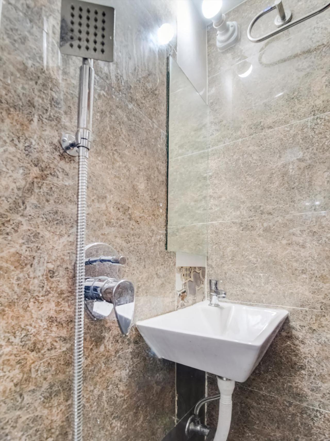 The Qubic Hotel by OYO Rooms