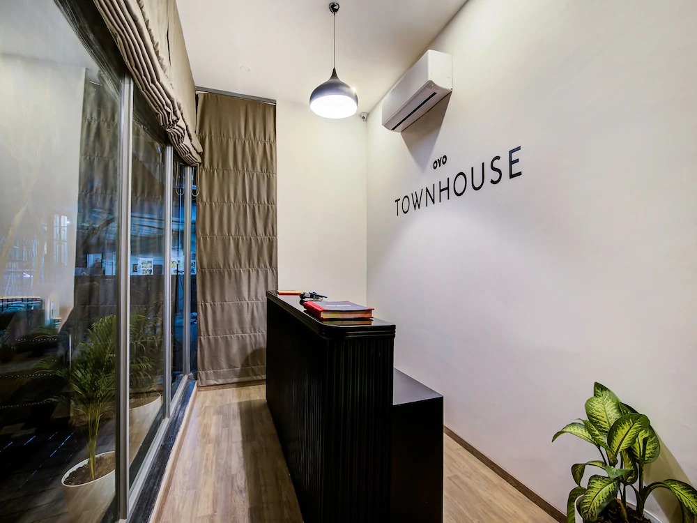 Townhouse 058 JB Nagar Andheri East By OYO Rooms