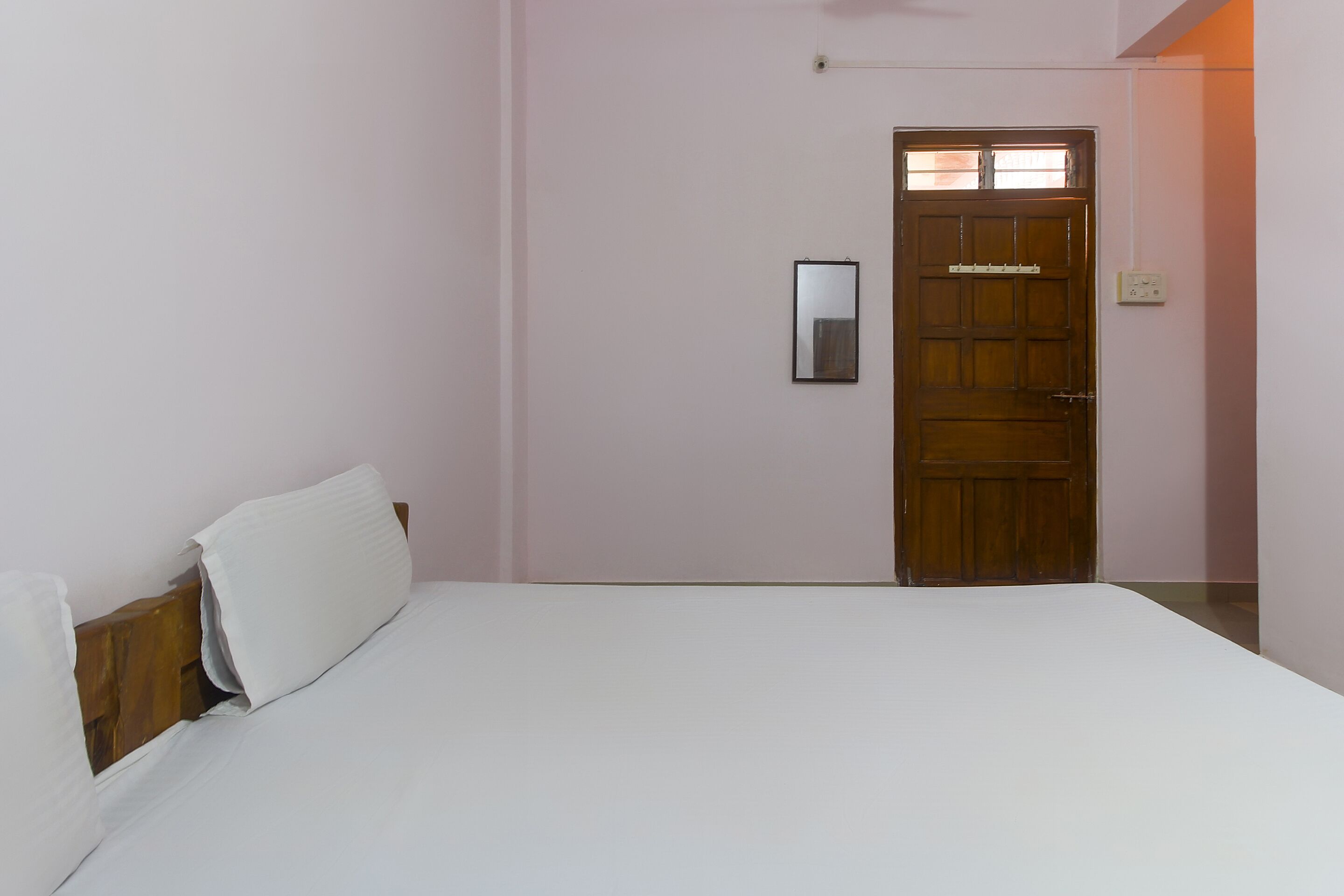 Jaideep Lodge by OYO Rooms