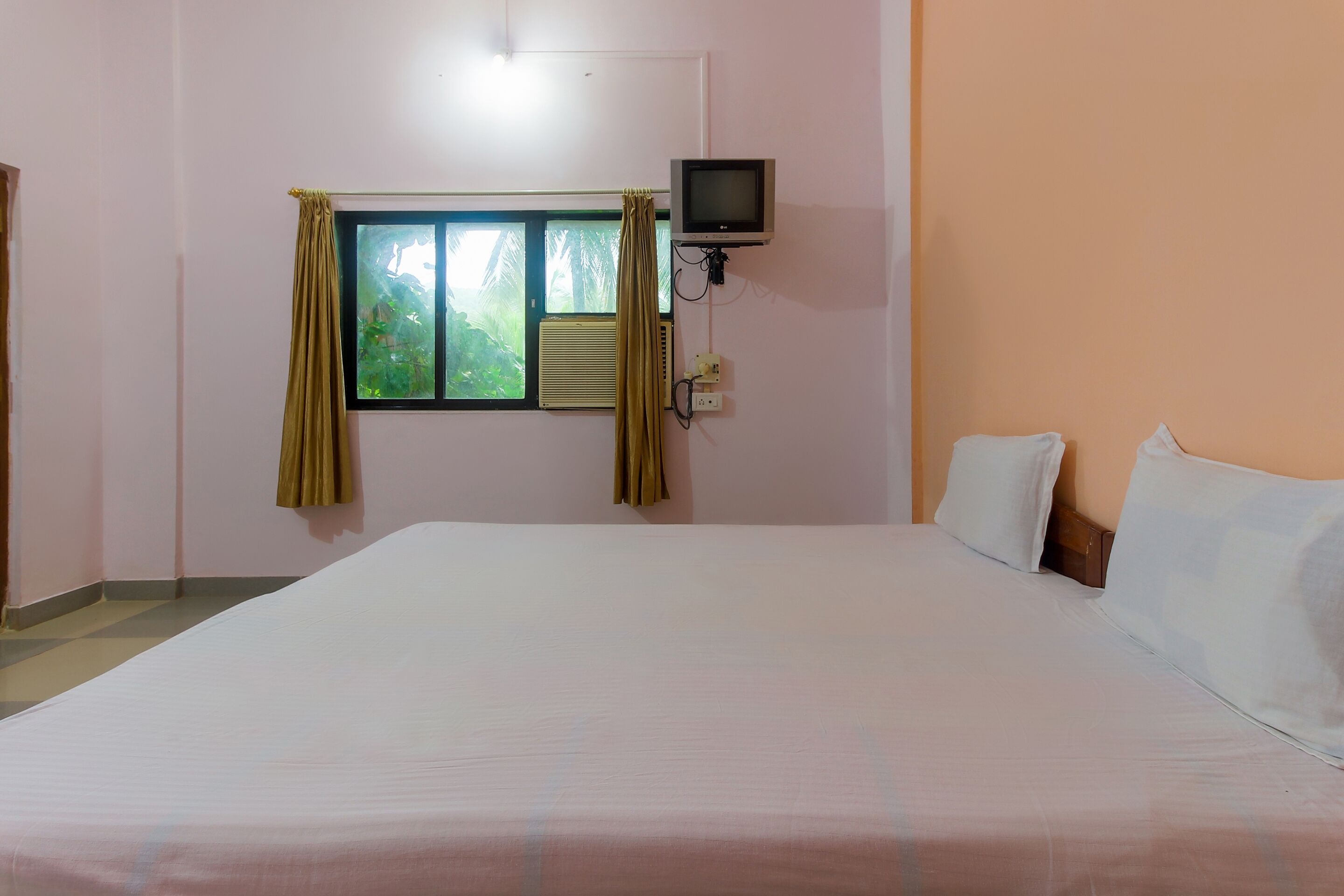 Jaideep Lodge by OYO Rooms