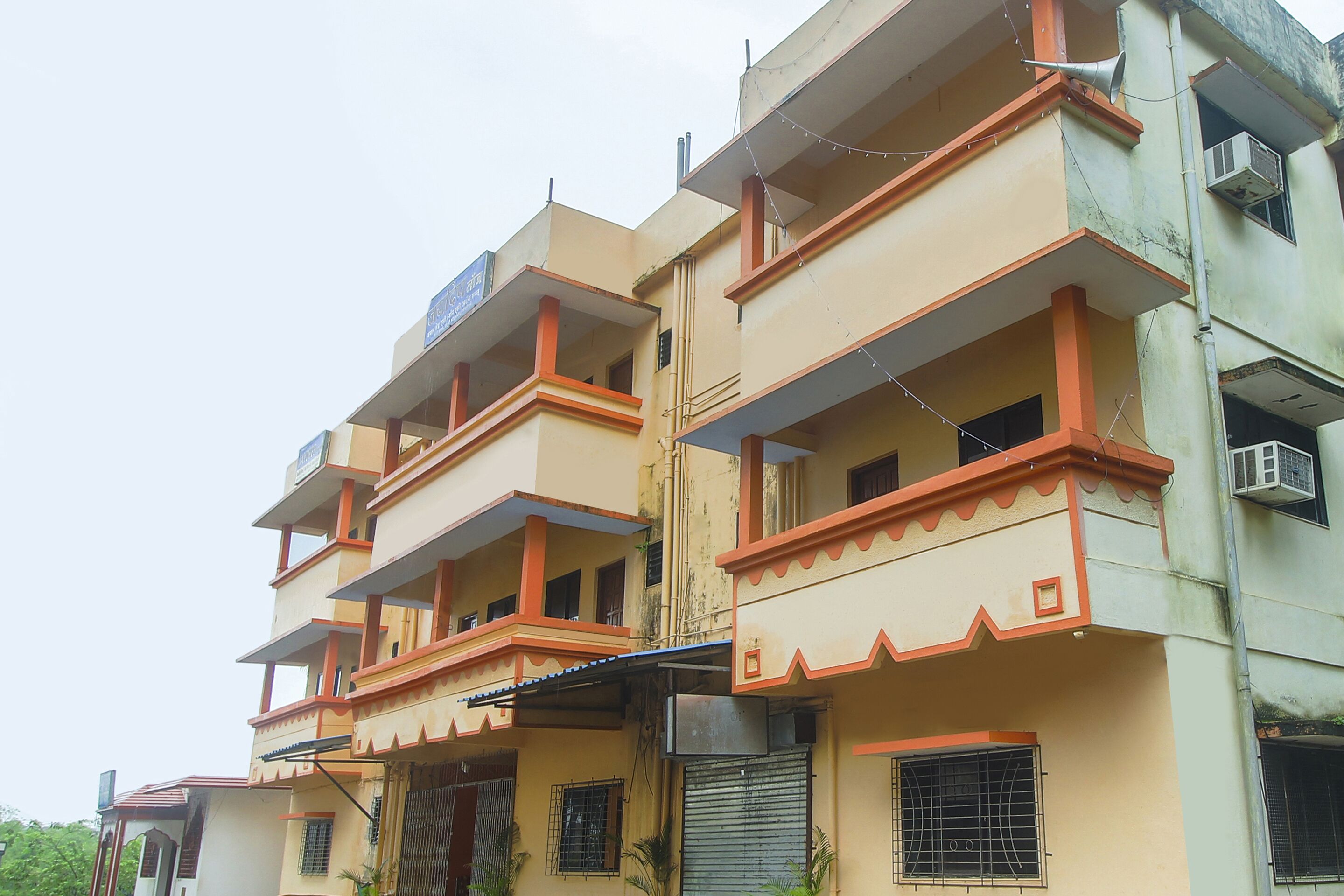 Jaideep Lodge by OYO Rooms