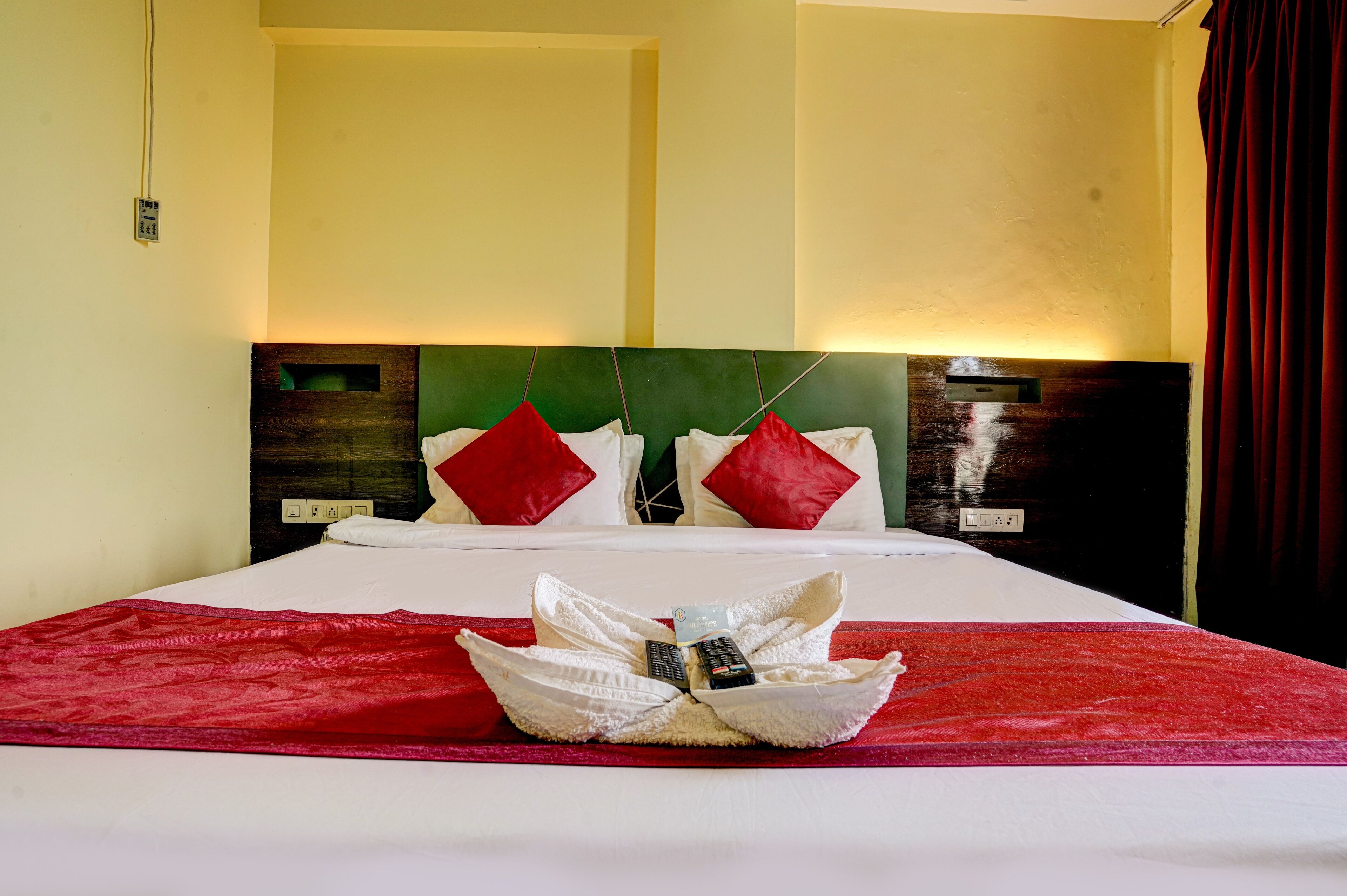 Hotel RR Suites - Near LODHA Xperia Mall