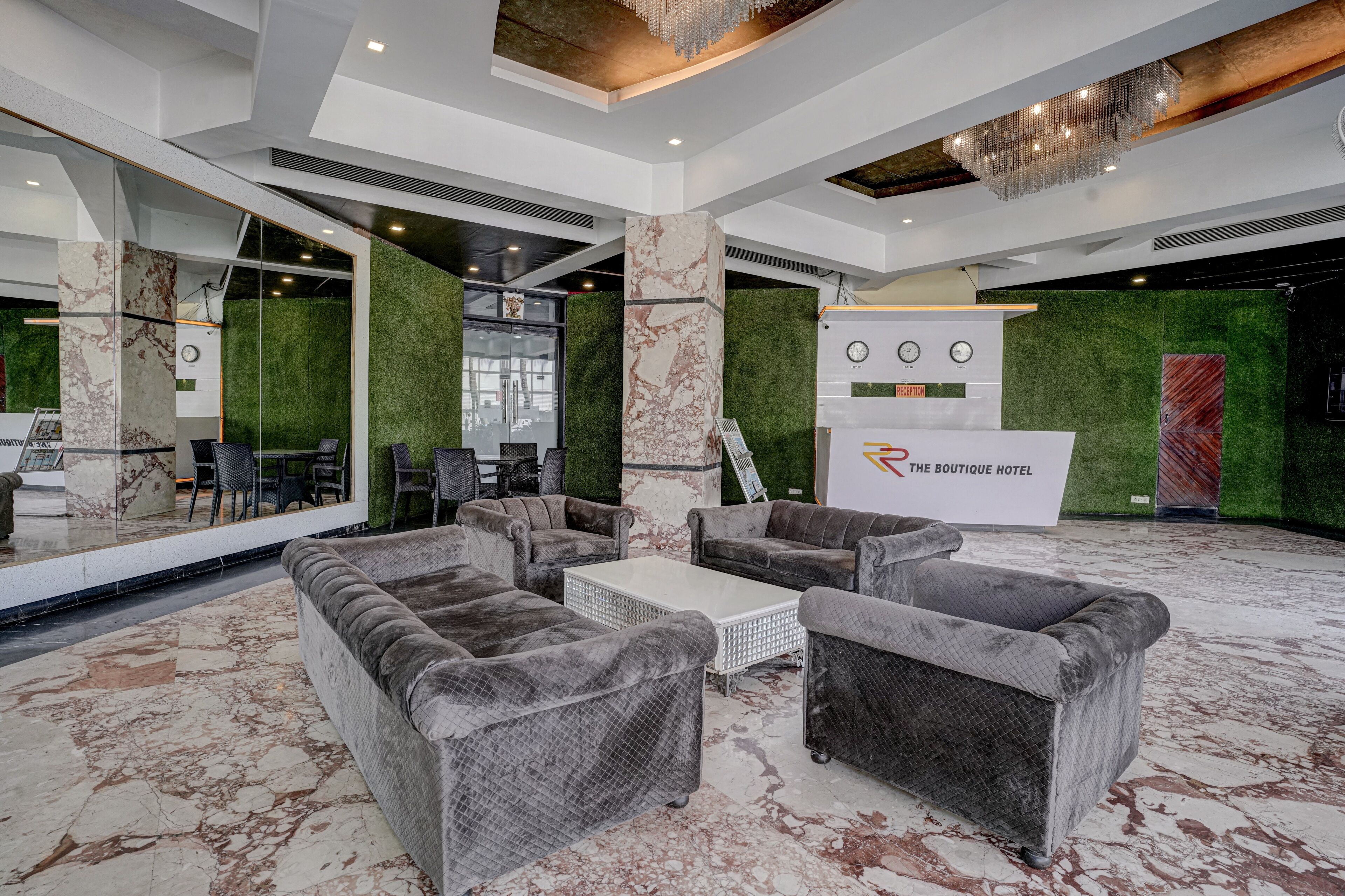 Hotel RR Suites - Near LODHA Xperia Mall