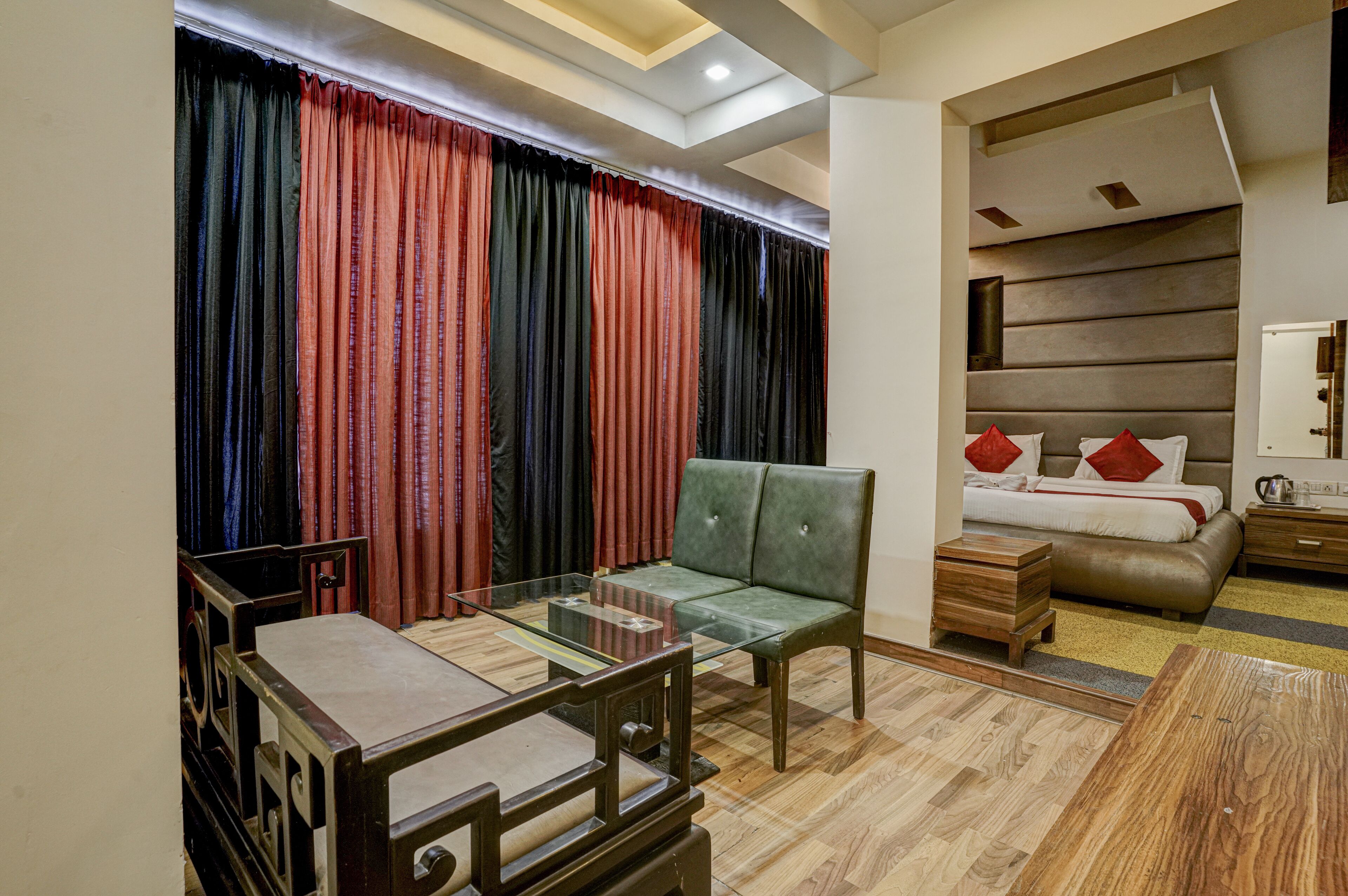 Hotel RR Suites - Near LODHA Xperia Mall