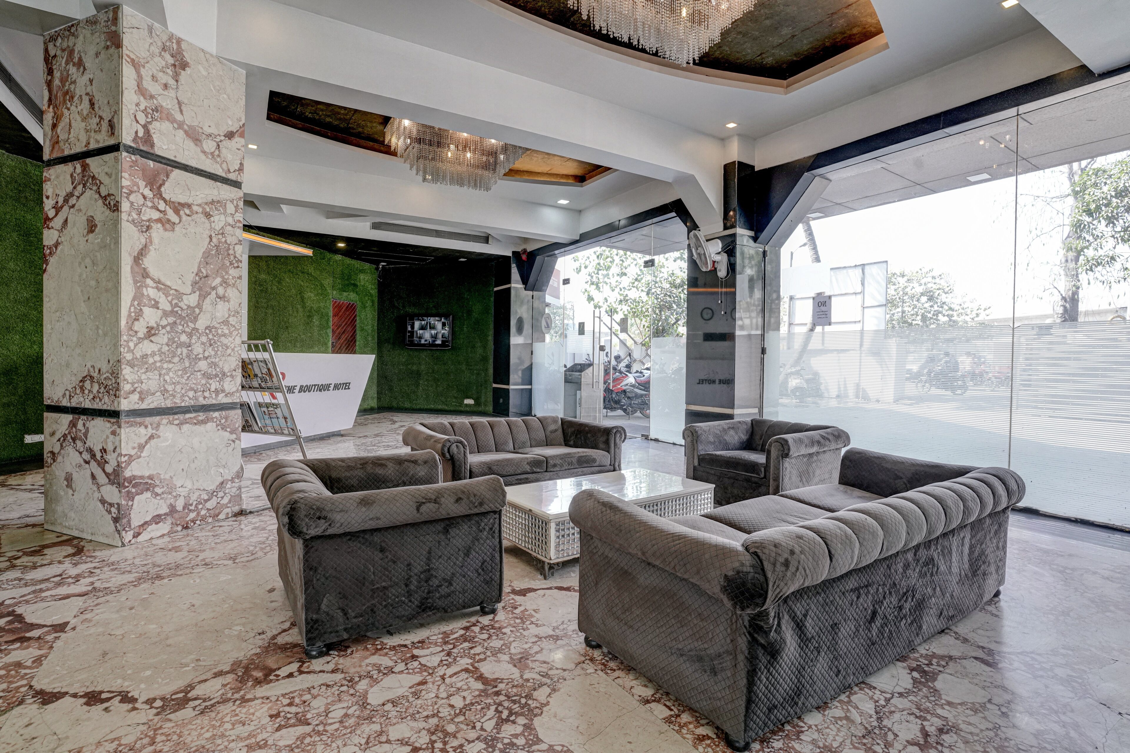 Hotel RR Suites - Near LODHA Xperia Mall