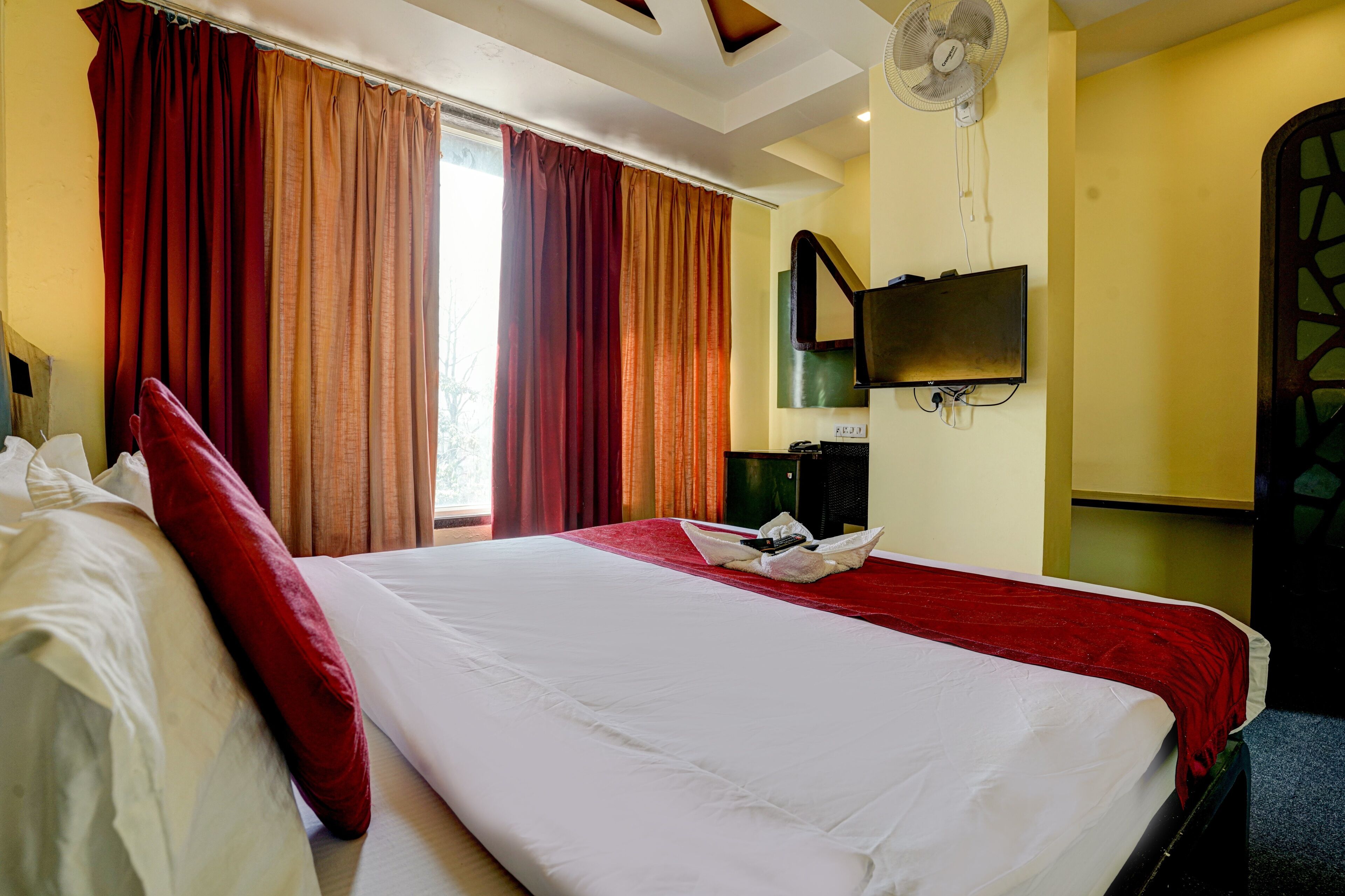 Hotel RR Suites - Near LODHA Xperia Mall