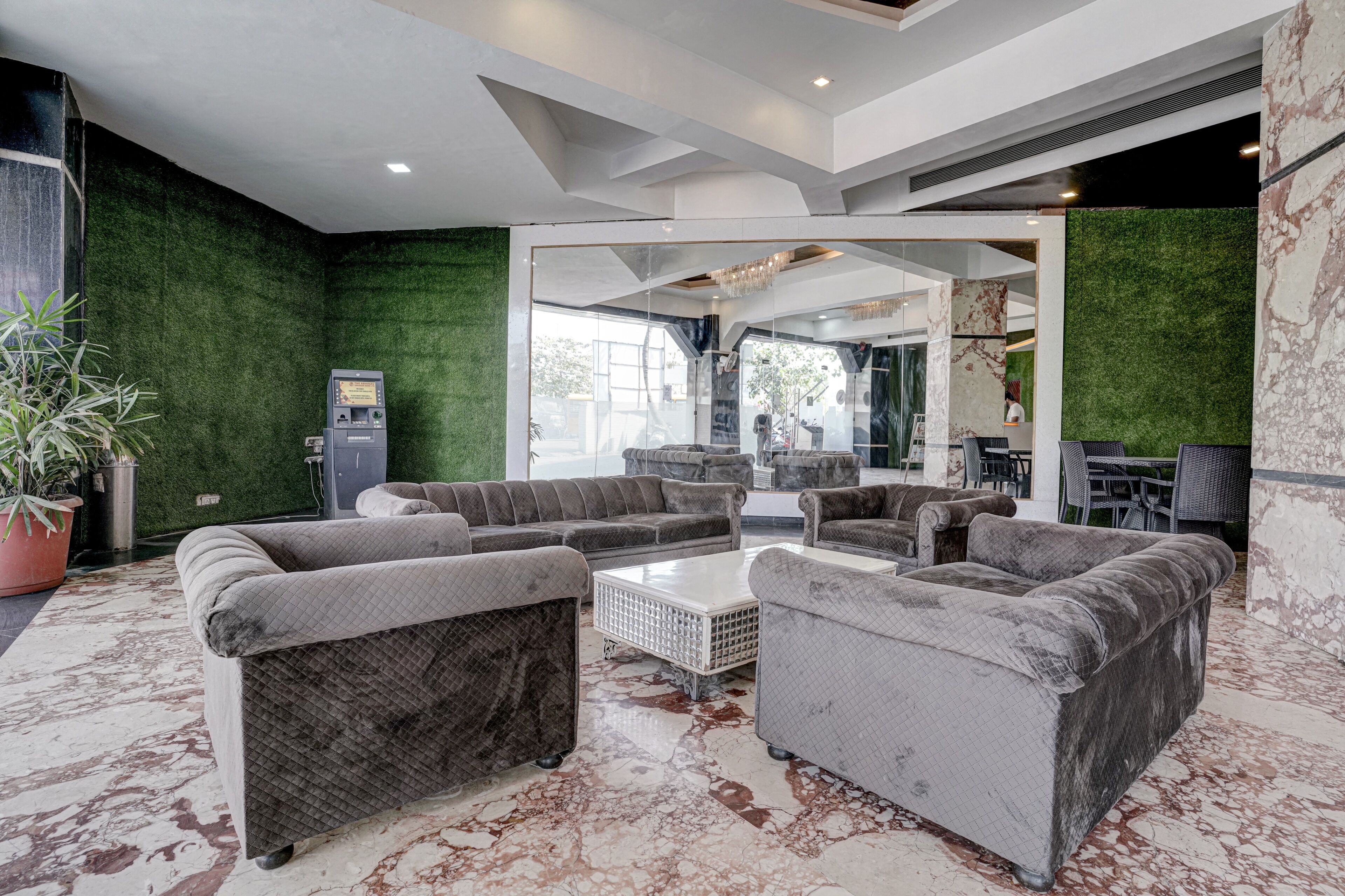 Hotel RR Suites - Near LODHA Xperia Mall