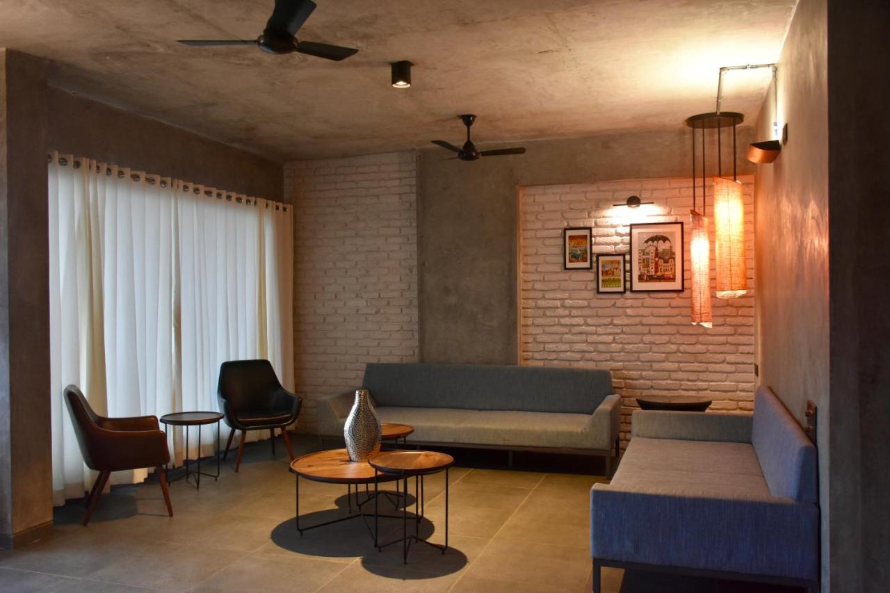 Grey Stone Lakefront Penthouse