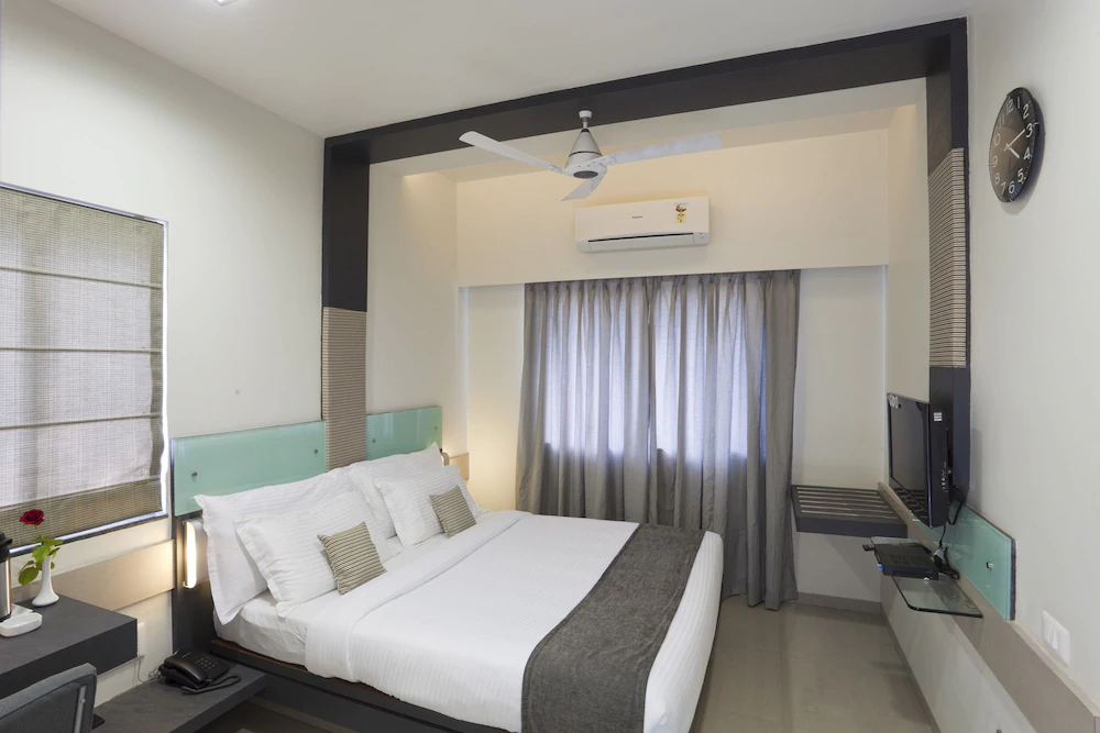 Skylark Business Hotel by OYO