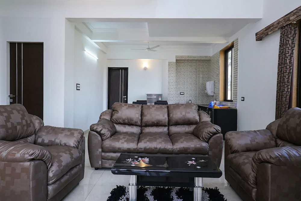OYO Home 22738 Gorgeous 4BHK Lonavala