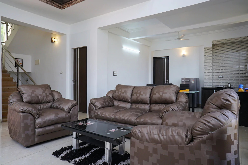 OYO Home 22738 Gorgeous 4BHK Lonavala