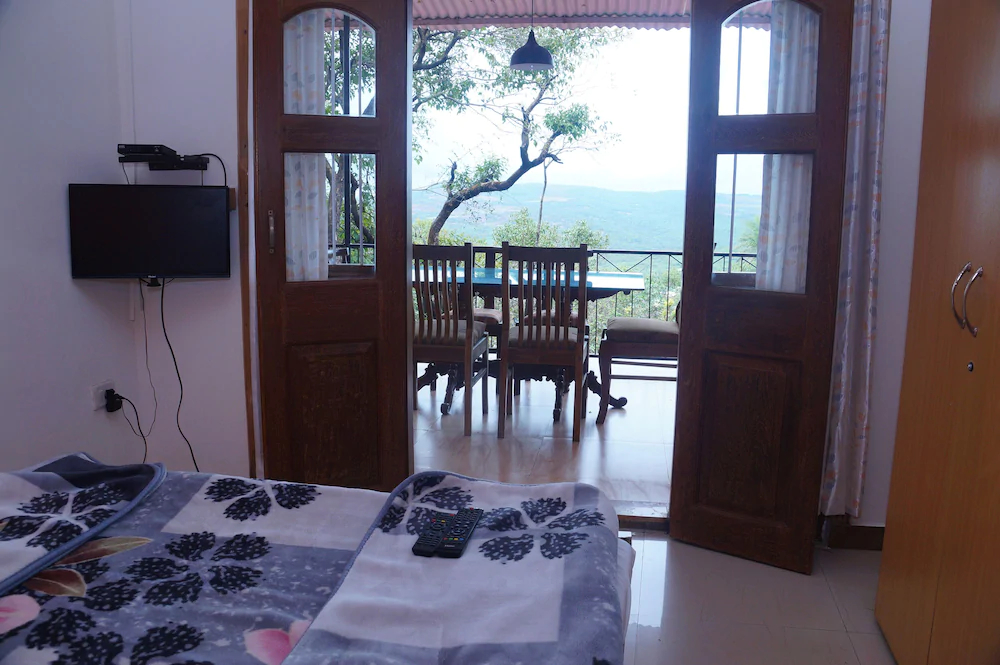 Hotel Godai Girikunj
