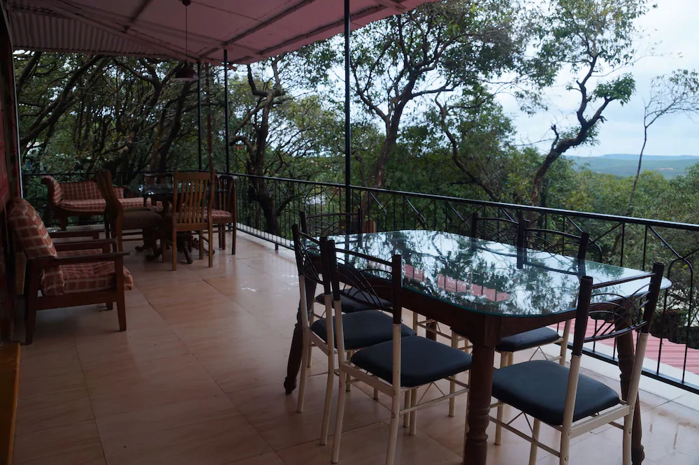 Hotel Godai Girikunj