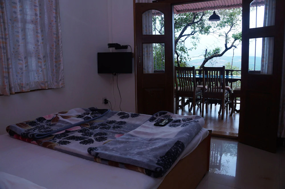 Hotel Godai Girikunj