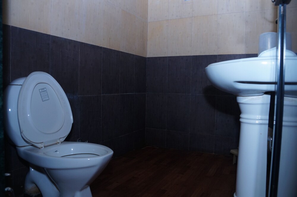 Hotel Godai Girikunj