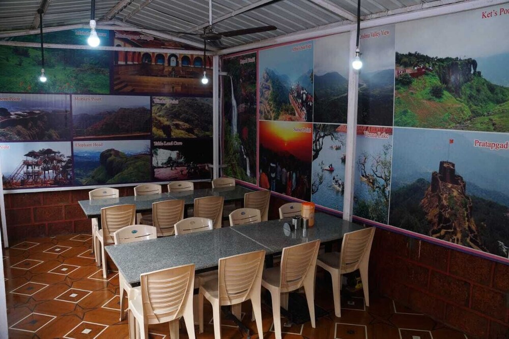 Hotel Godai Girikunj
