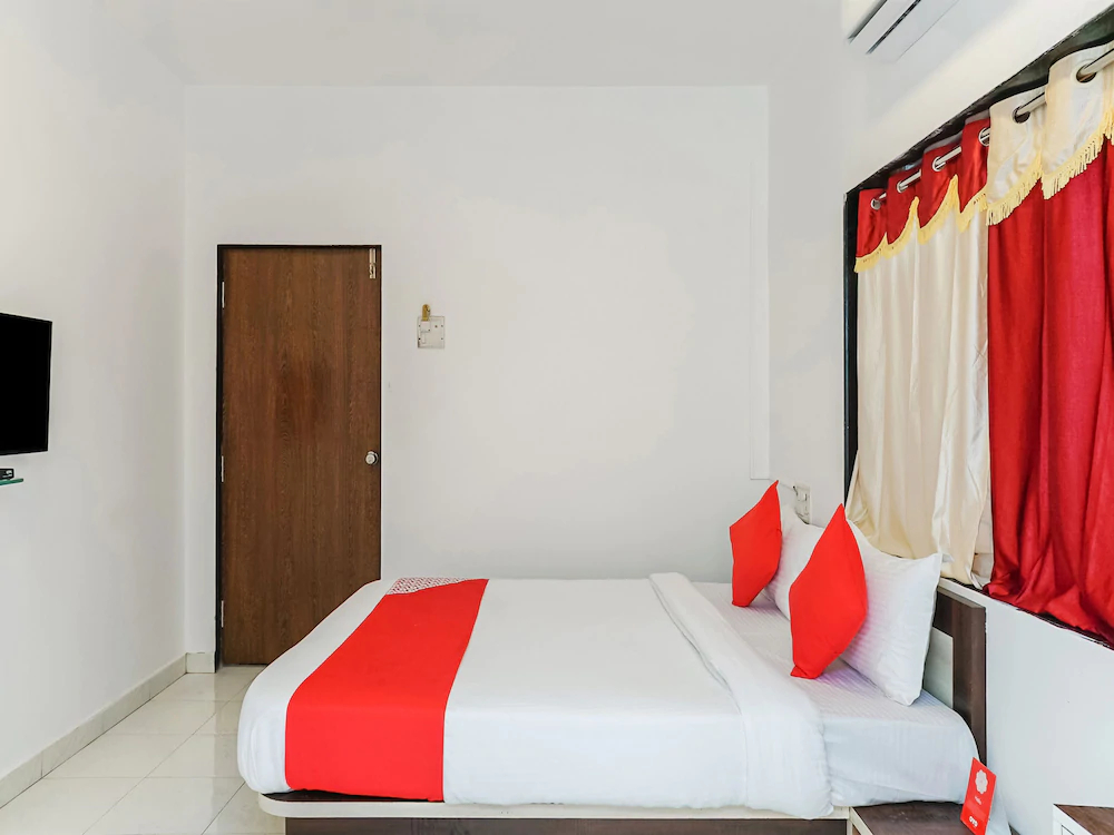 Hotel Gurukrupa by OYO Rooms
