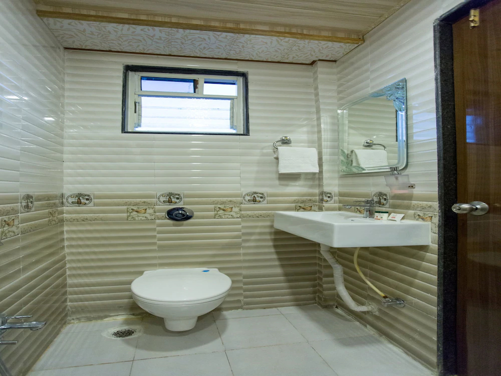 Hotel Royal Hills by OYO