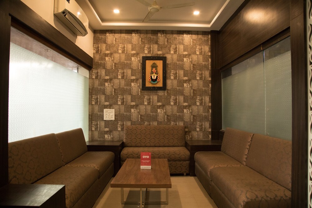 OYO Townhouse 155 Hotel Satya