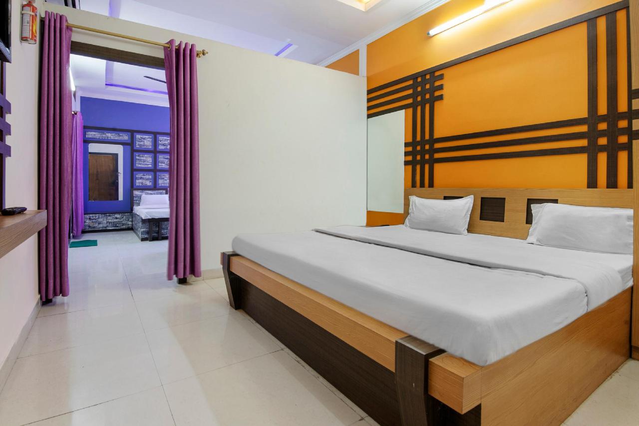 Hotel The 7 Days Restaurant by OYO Rooms