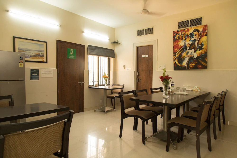 Peanut Hotel by OYO Rooms