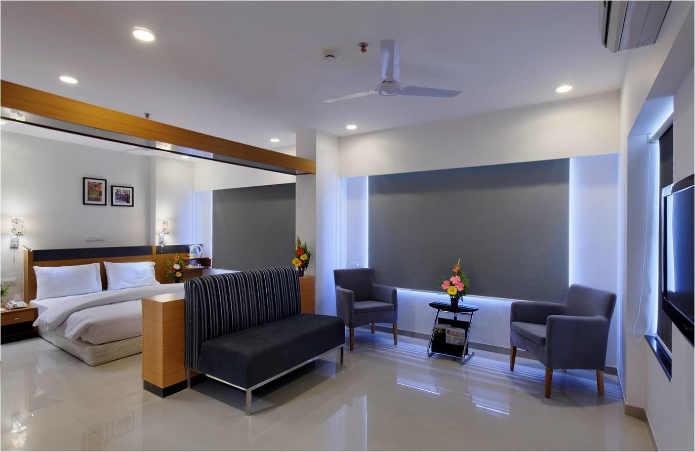 Hi5 Hotel & Experience