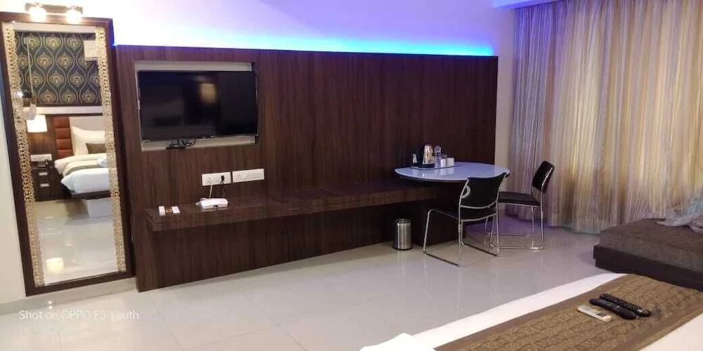 Hotel Seven Sky