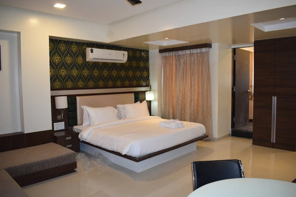 Hotel Seven Sky