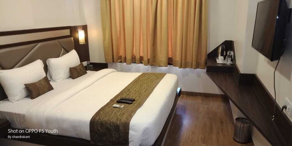 Hotel Seven Sky