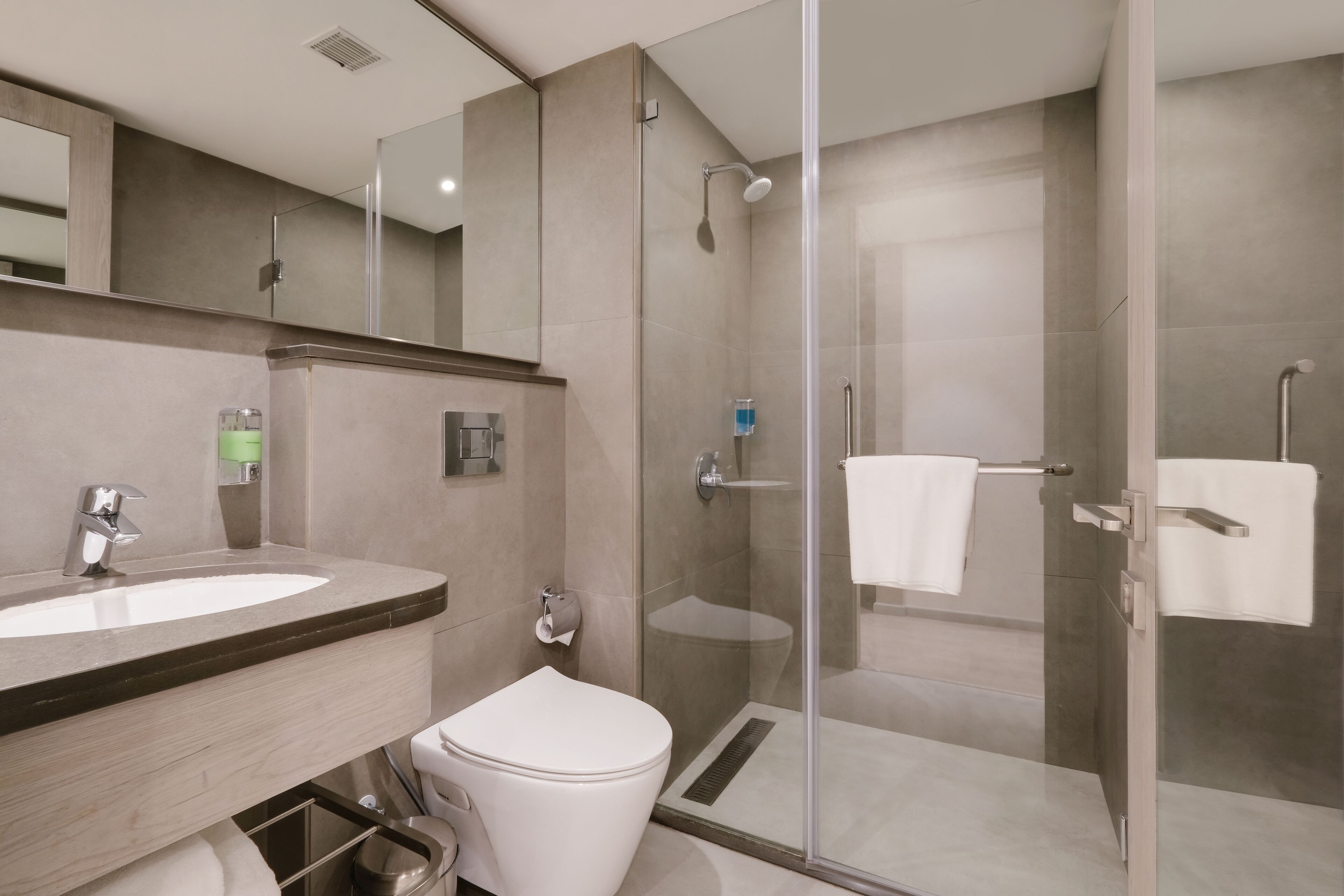 7 Apple Hotel Mahape