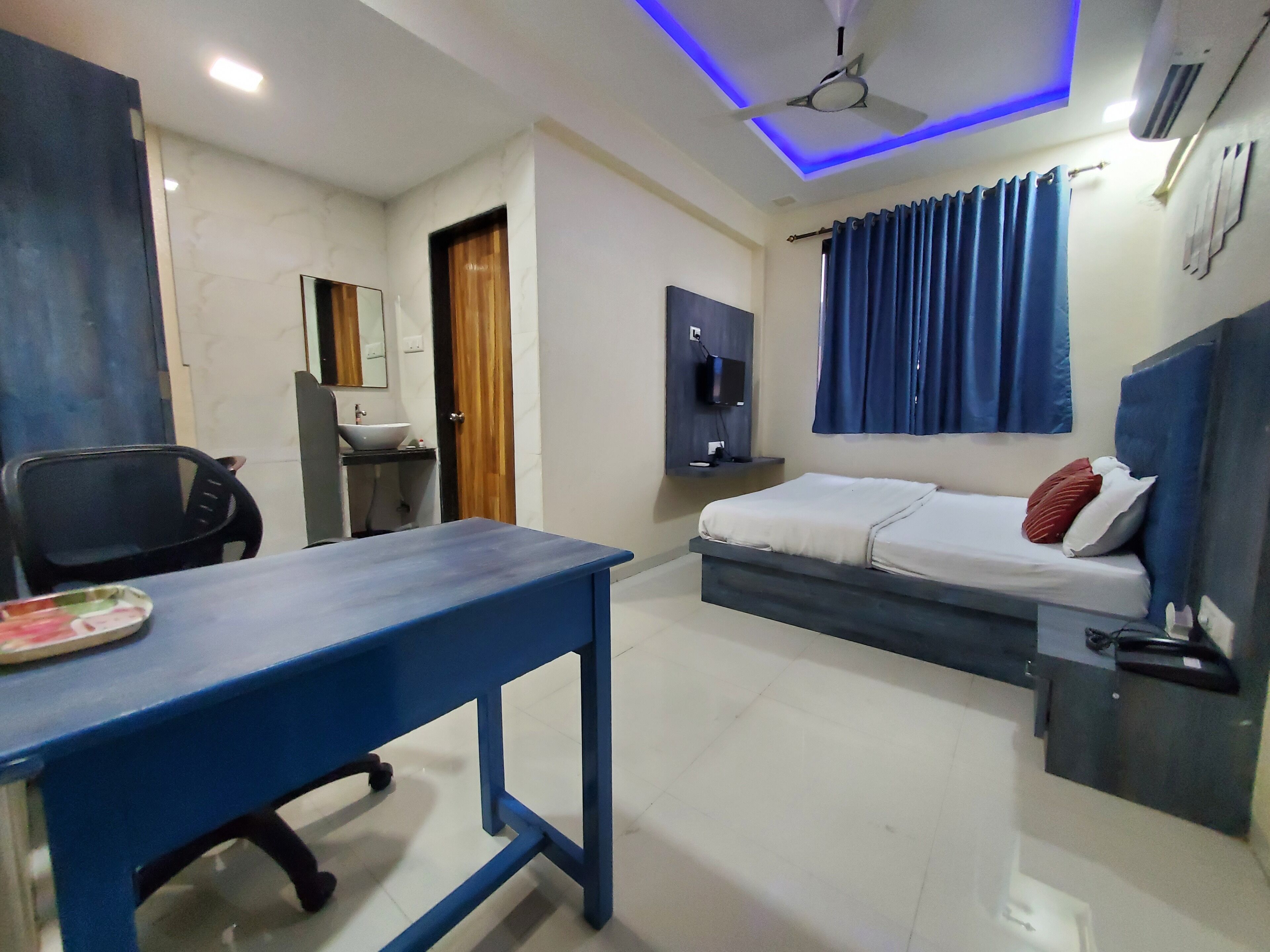 Hotel Mari Aai Residency