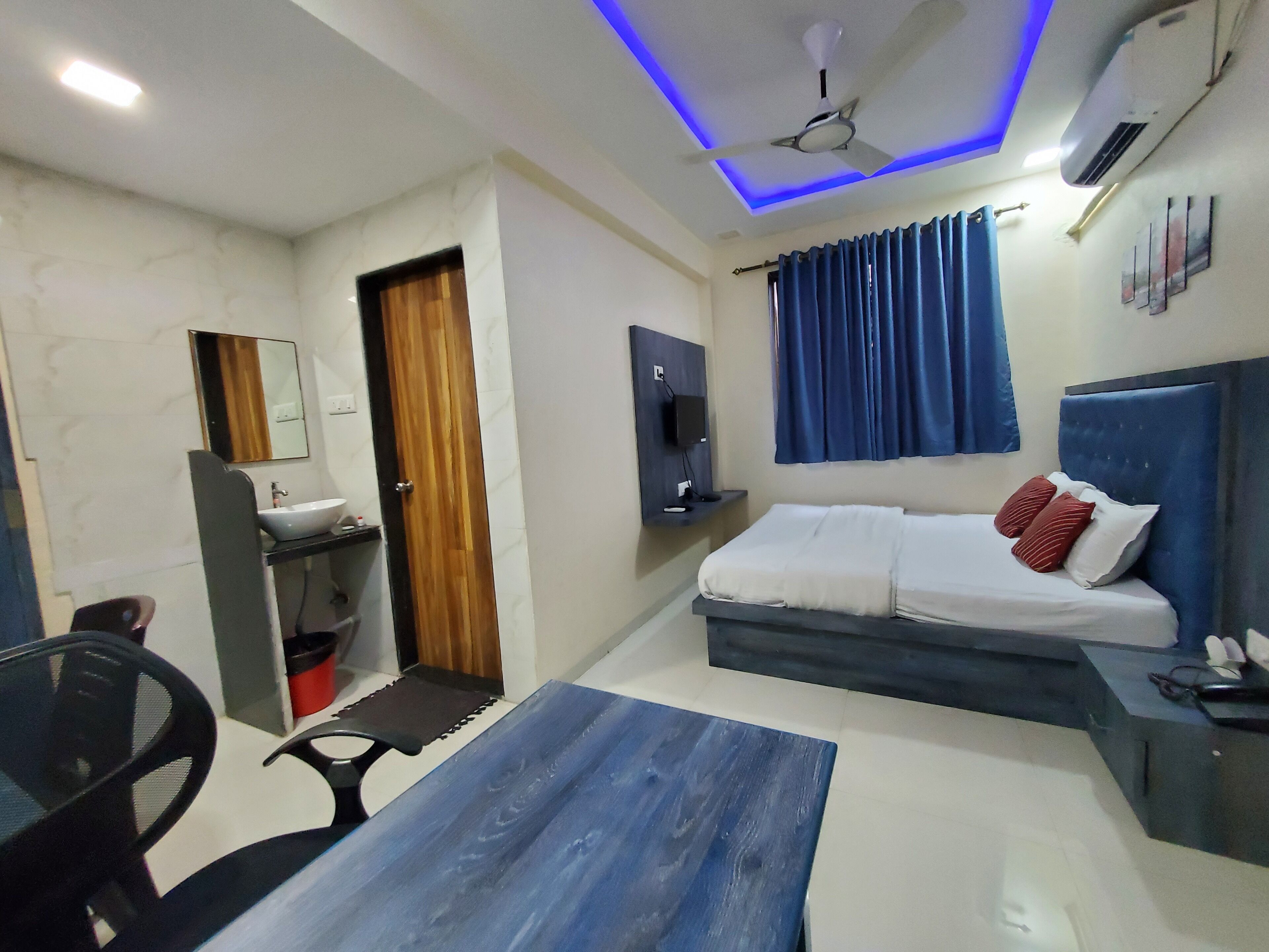 Hotel Mari Aai Residency