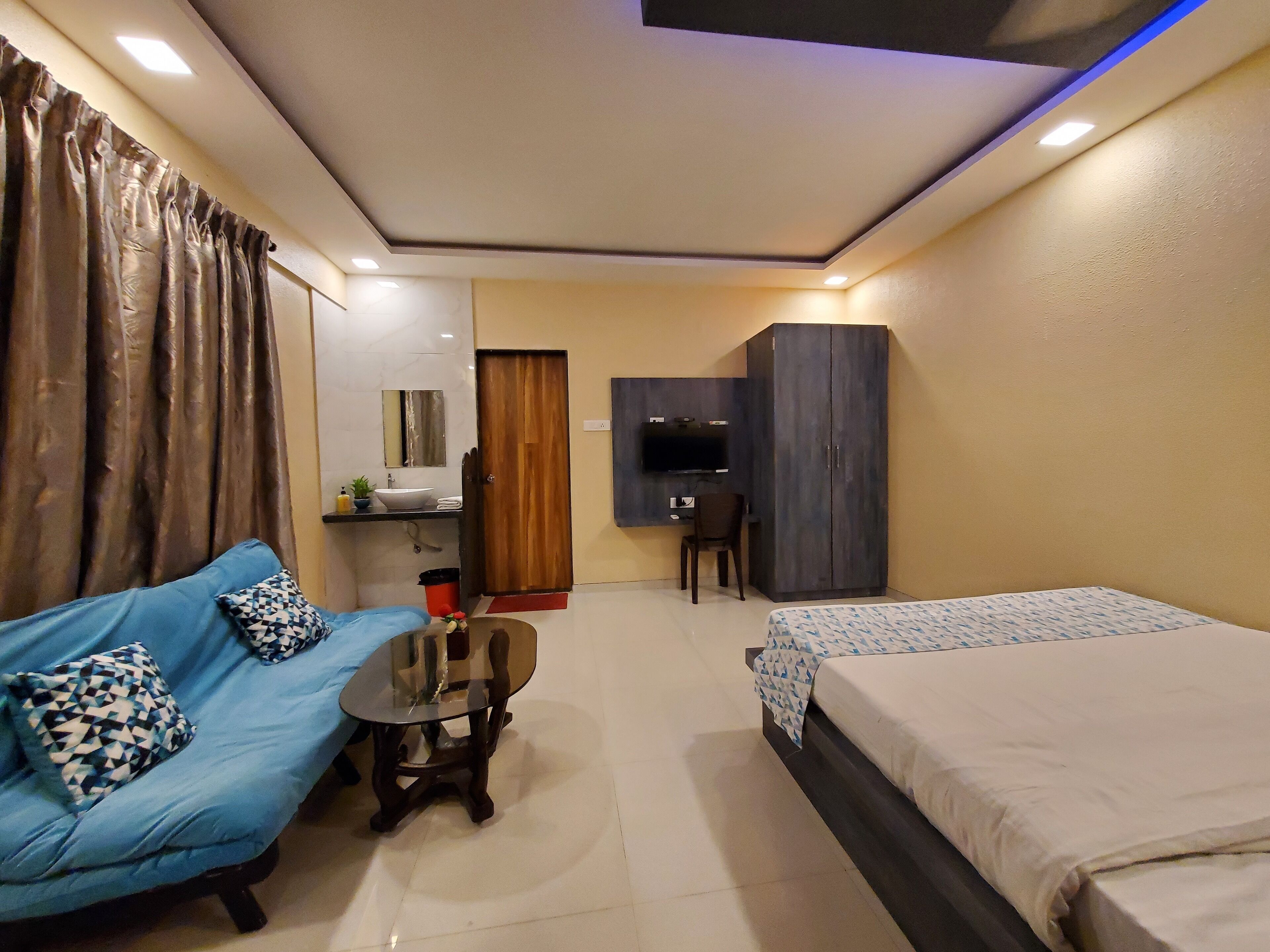 Hotel Mari Aai Residency