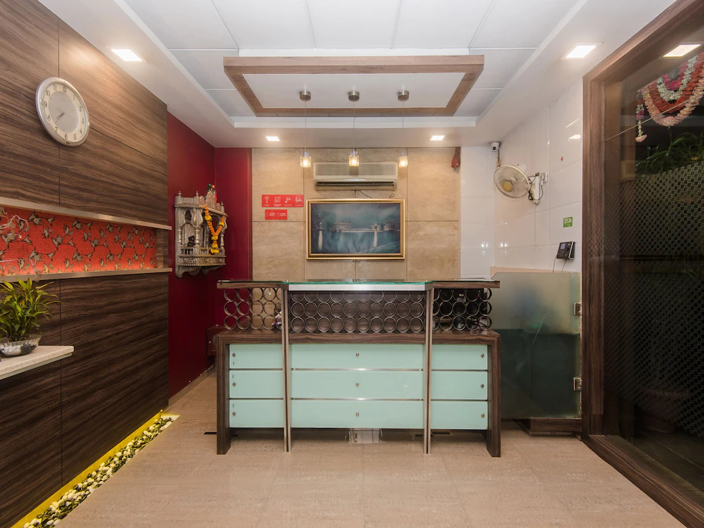 Hotel Solitaire by OYO Rooms