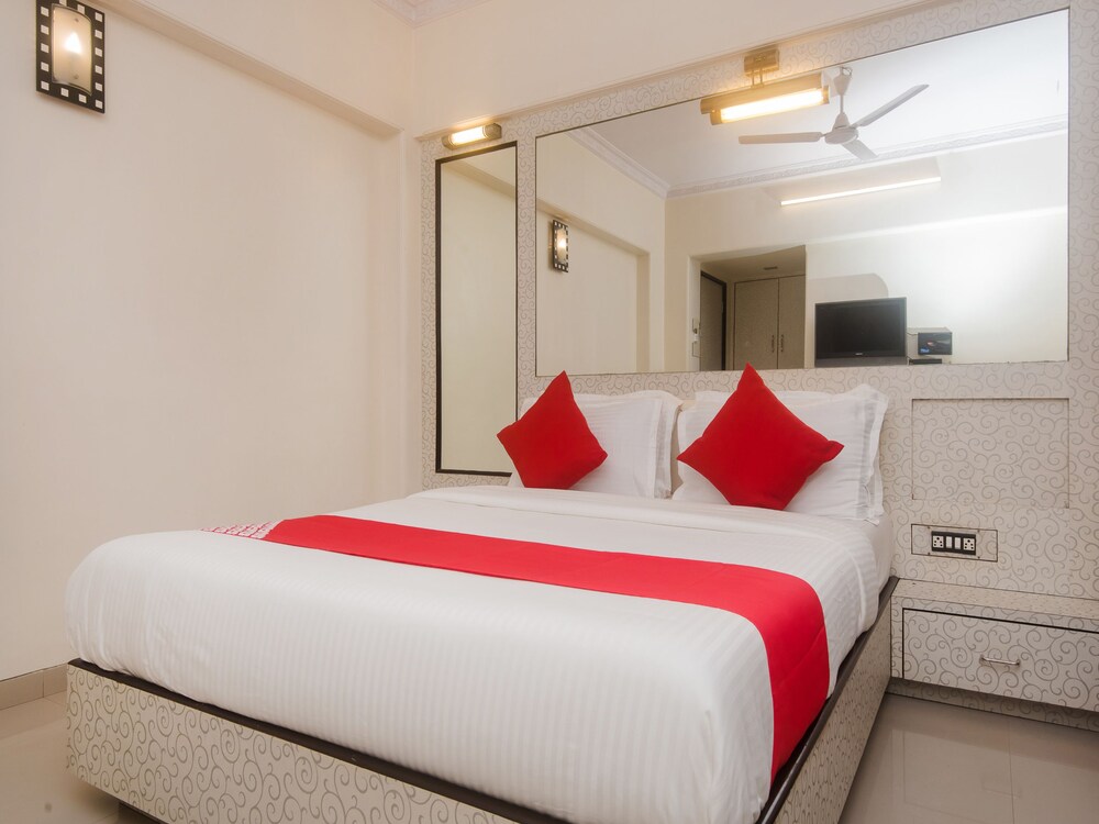 Hotel Solitaire by OYO Rooms