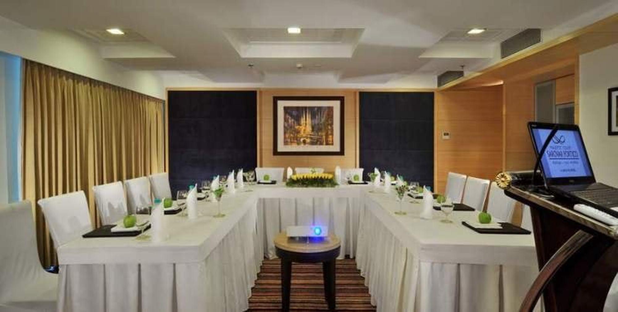 Majestic Court Sarovar Portico