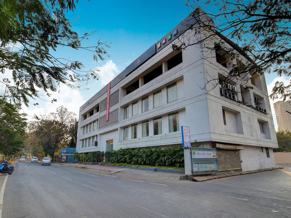 Seasons Hotel by OYO Rooms