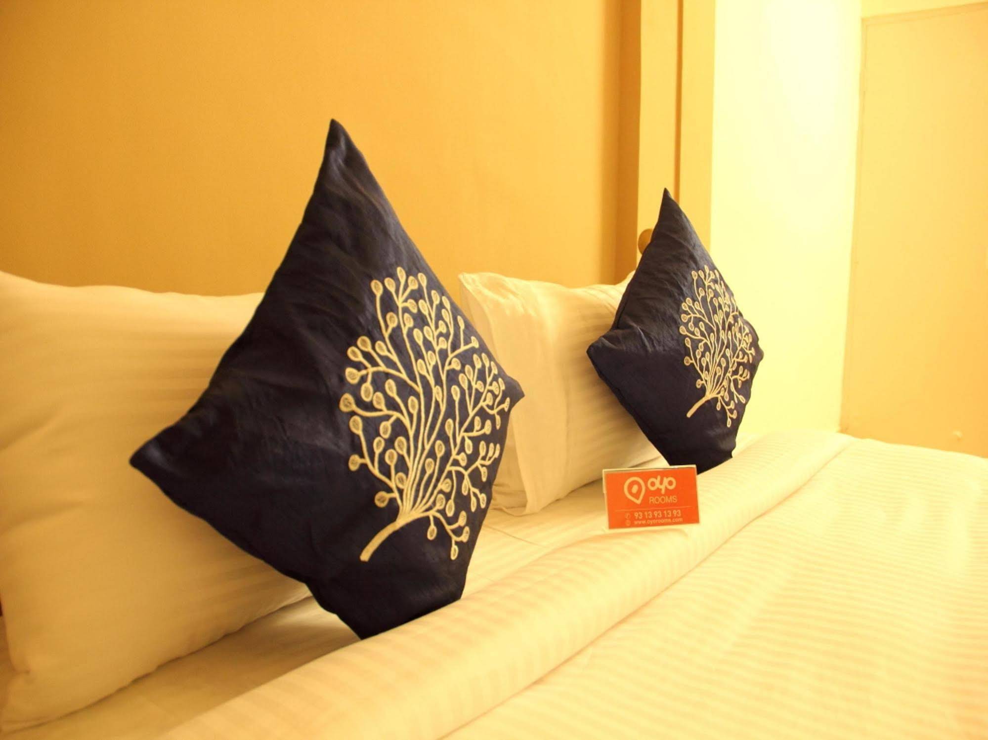OYO 1065 Hotel HMR Royal Inn