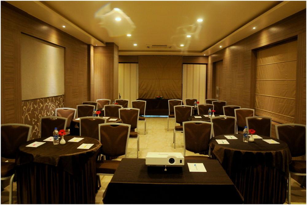 Treebo Trend Madhav International