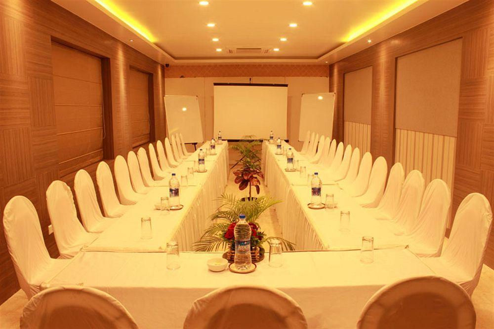 Treebo Trend Madhav International