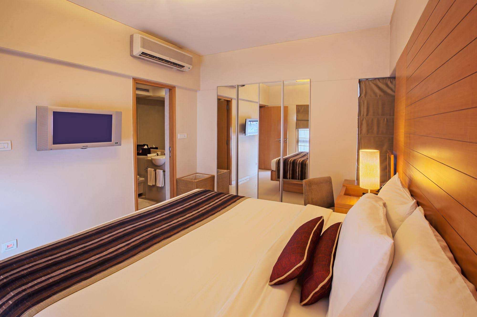 Oakwood Residence Naylor Road Pune