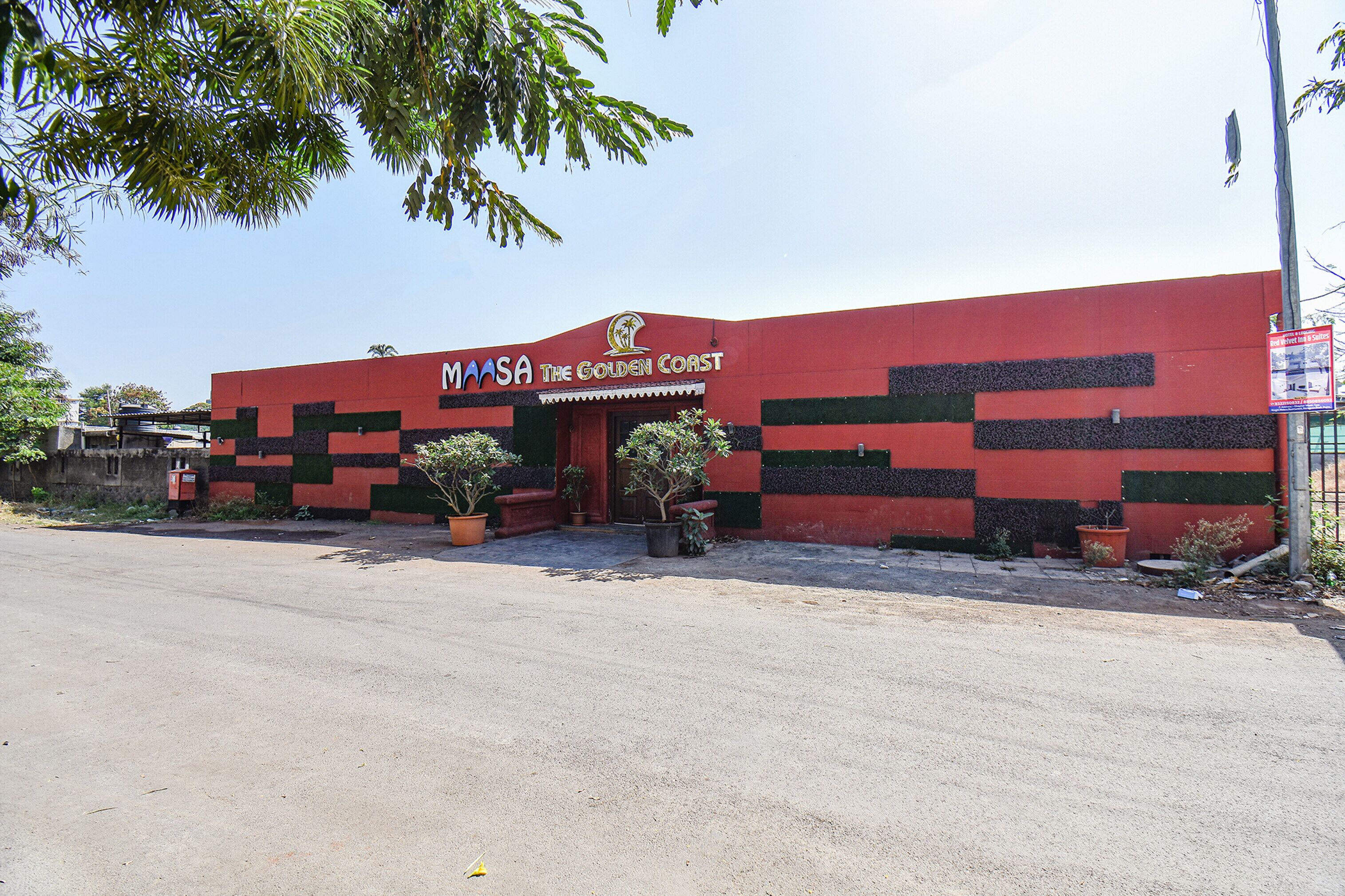 Red Velvet Inn & Suites By Fabhotel