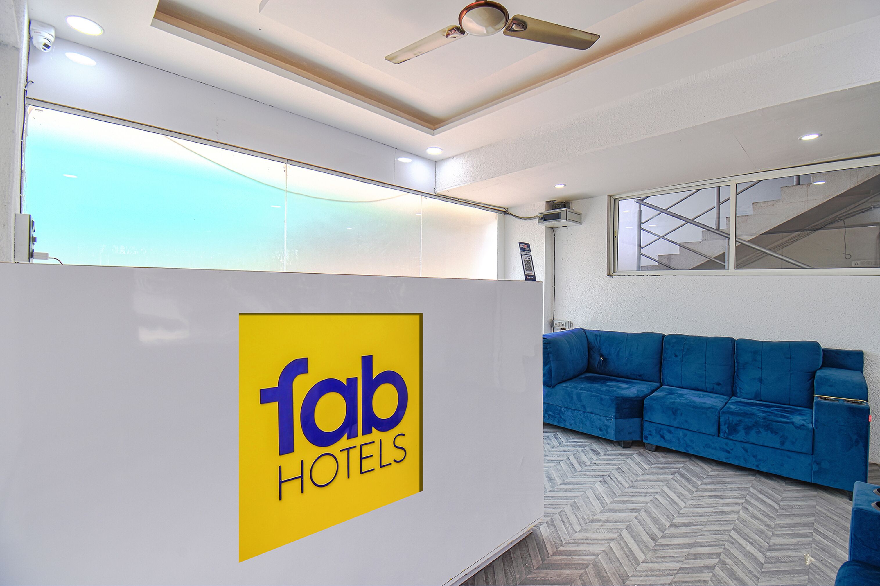 Red Velvet Inn & Suites By Fabhotel