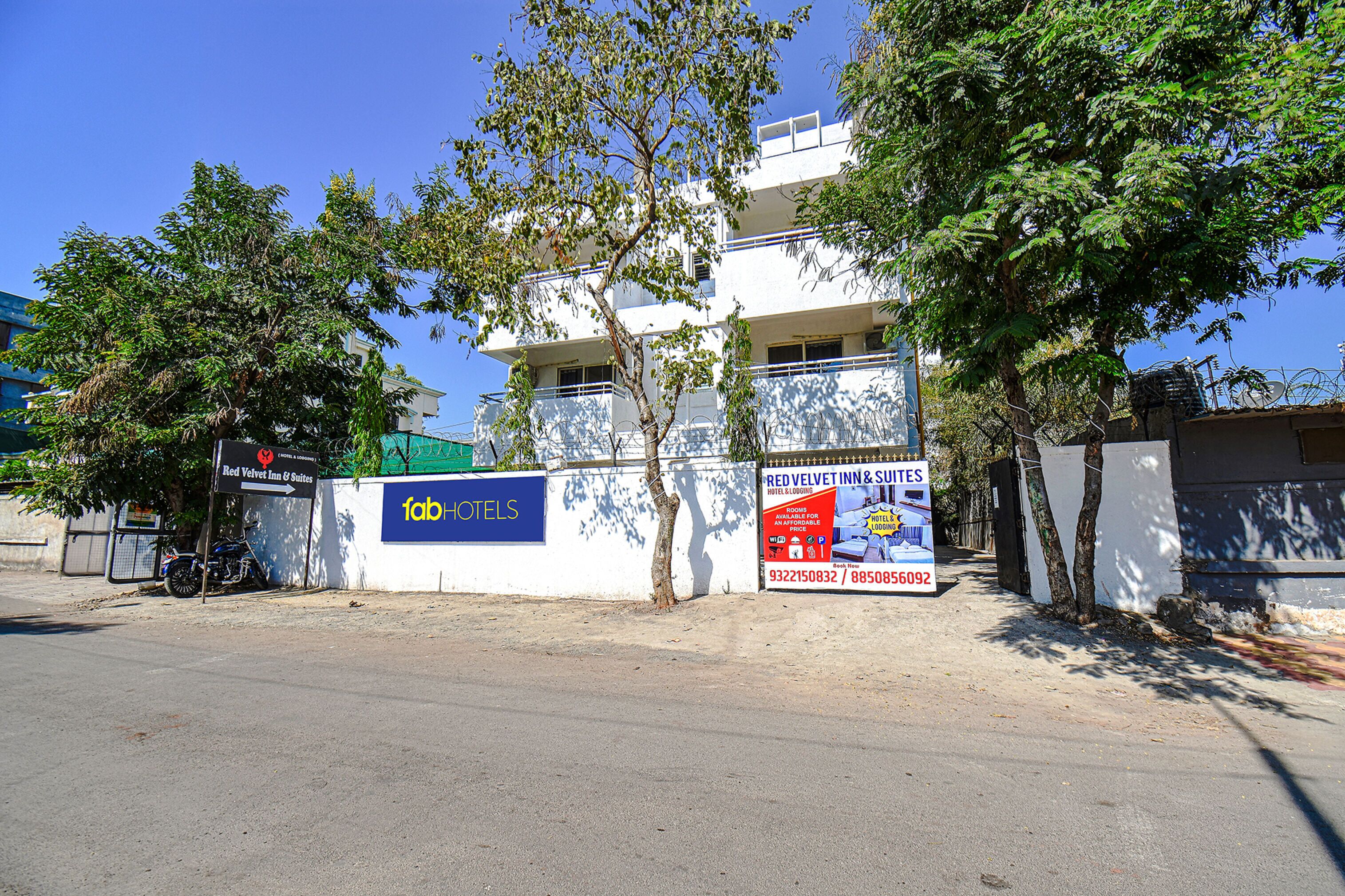 Red Velvet Inn & Suites By Fabhotel